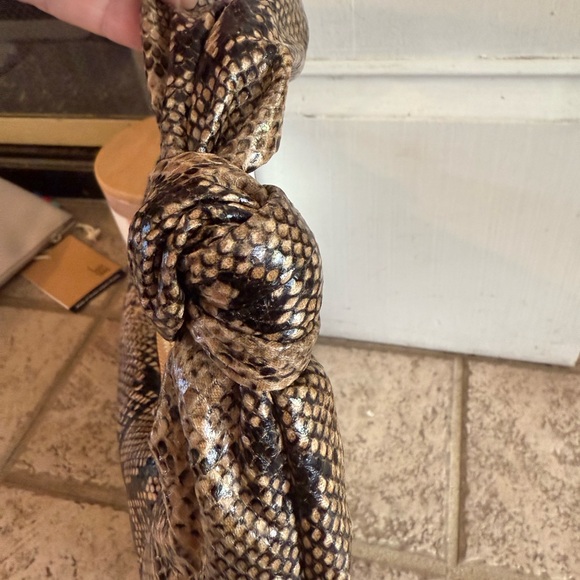 Urban expressions vegan Laisha Brown snake
Print knitted shoulder bag NWT - Picture 11 of 15